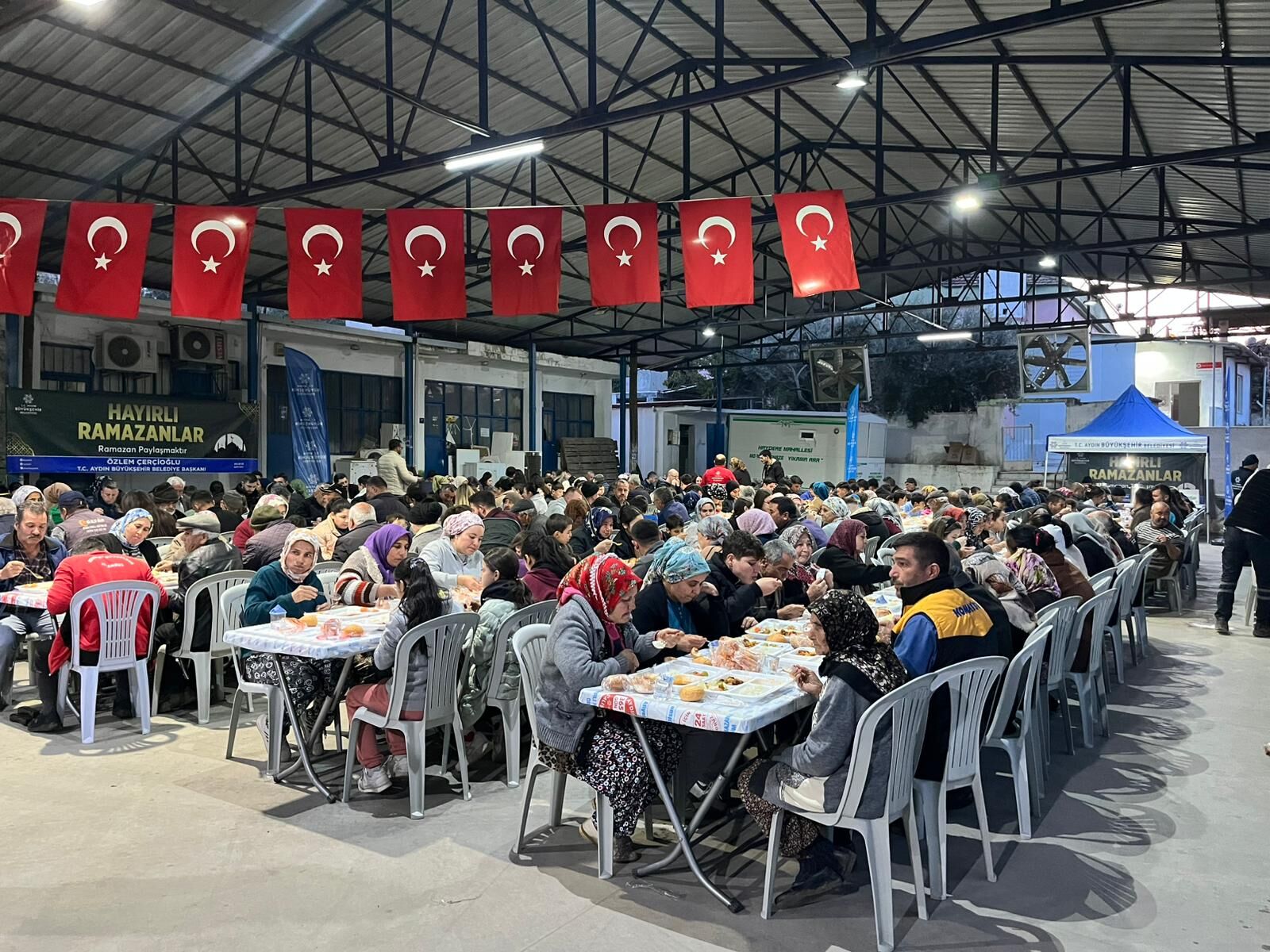 Başkan Çerçioğlu Binlerce Vatandaşı Her Gün Iftar Sofralarında Buluşturuyor (4)