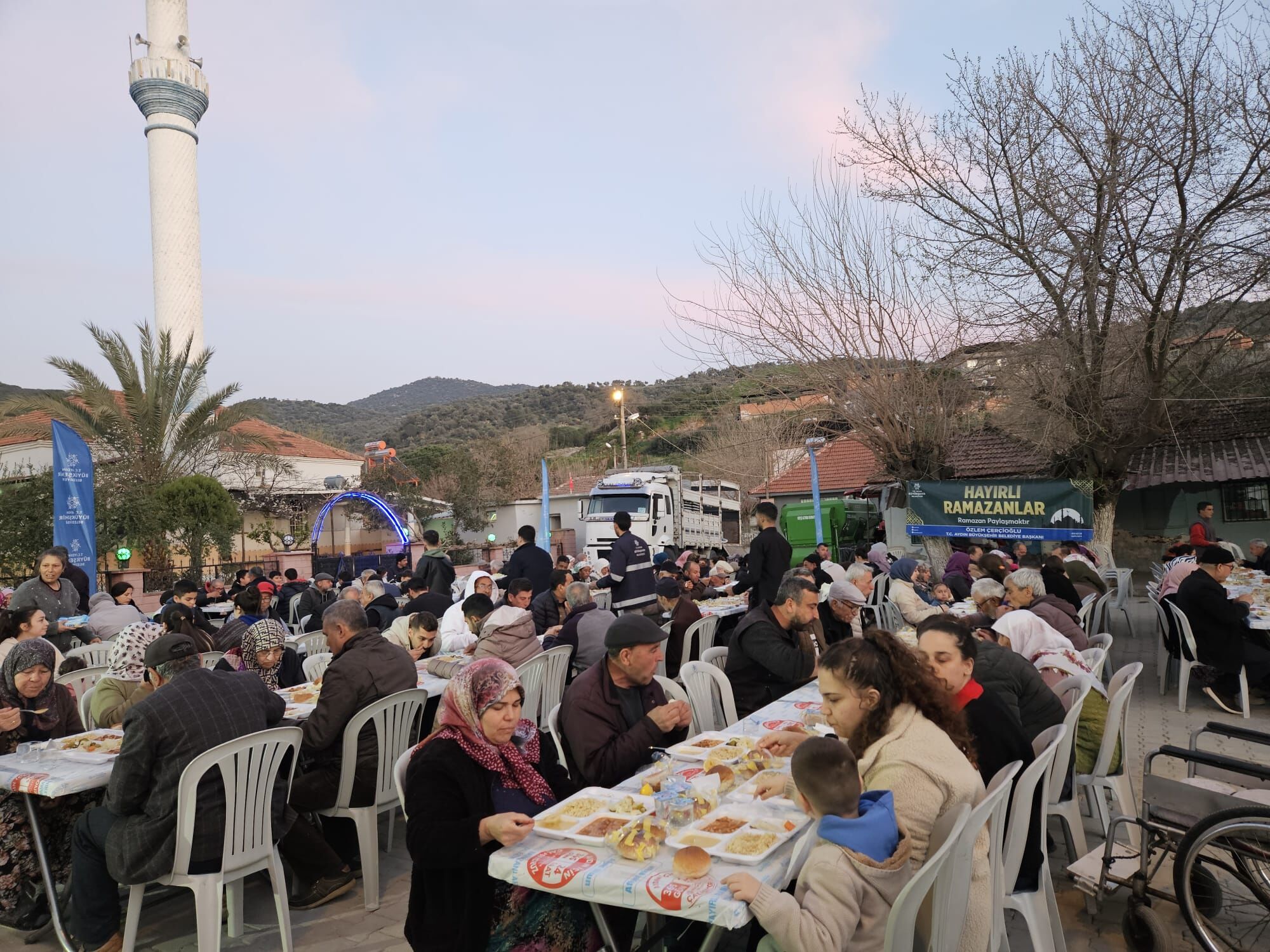 Başkan Çerçioğlu Her Gün Binlerce Vatandaşı Iftar Sofralarında Buluşturmaya Devam Ediyor (1)