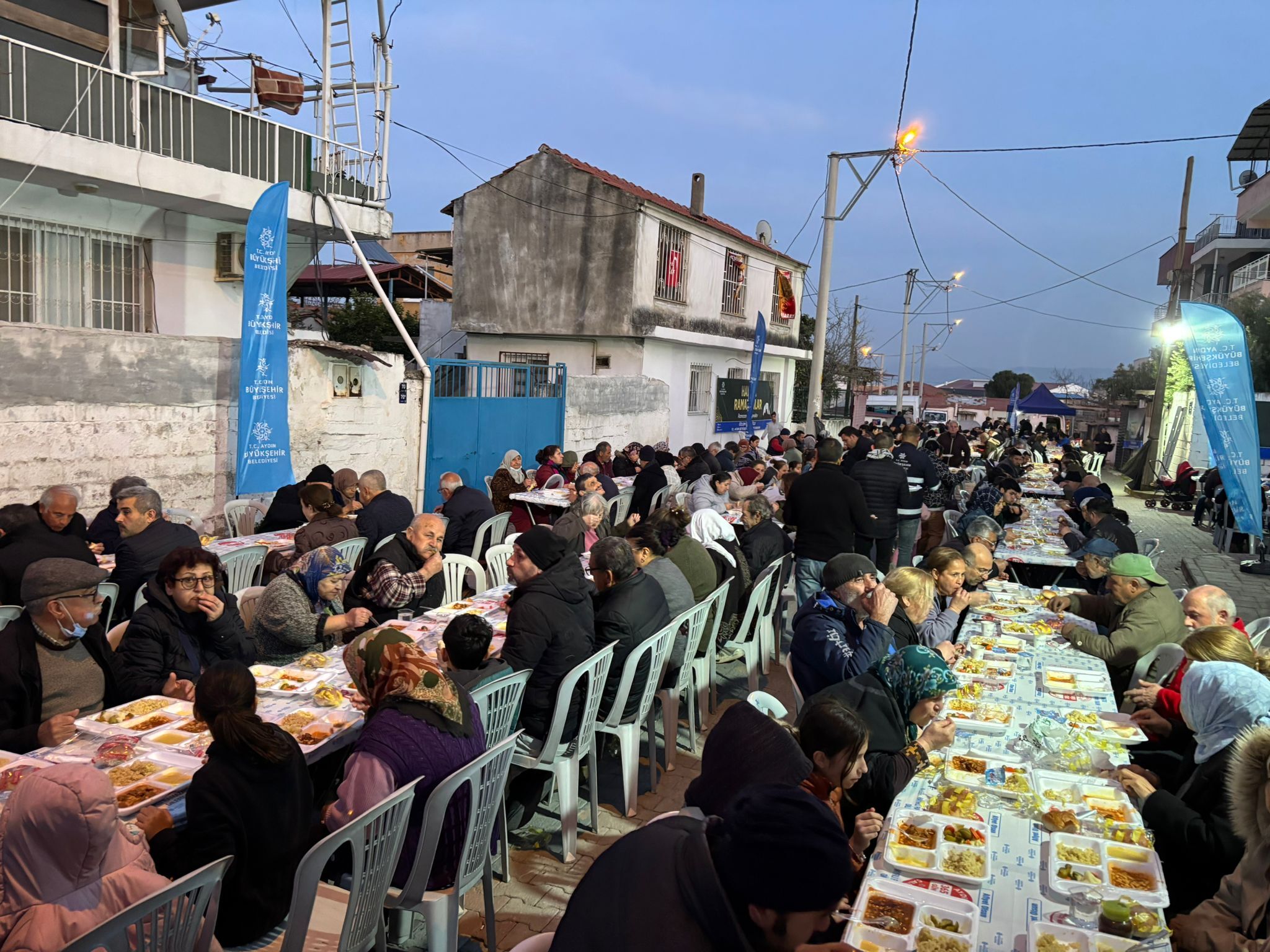 Başkan Çerçioğlu Her Gün Binlerce Vatandaşı Iftar Sofralarında Buluşturmaya Devam Ediyor (2)