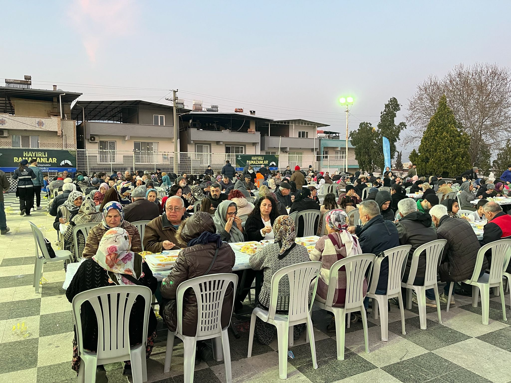 Başkan Çerçioğlu Her Gün Binlerce Vatandaşı Iftar Sofralarında Buluşturmaya Devam Ediyor (6)-1