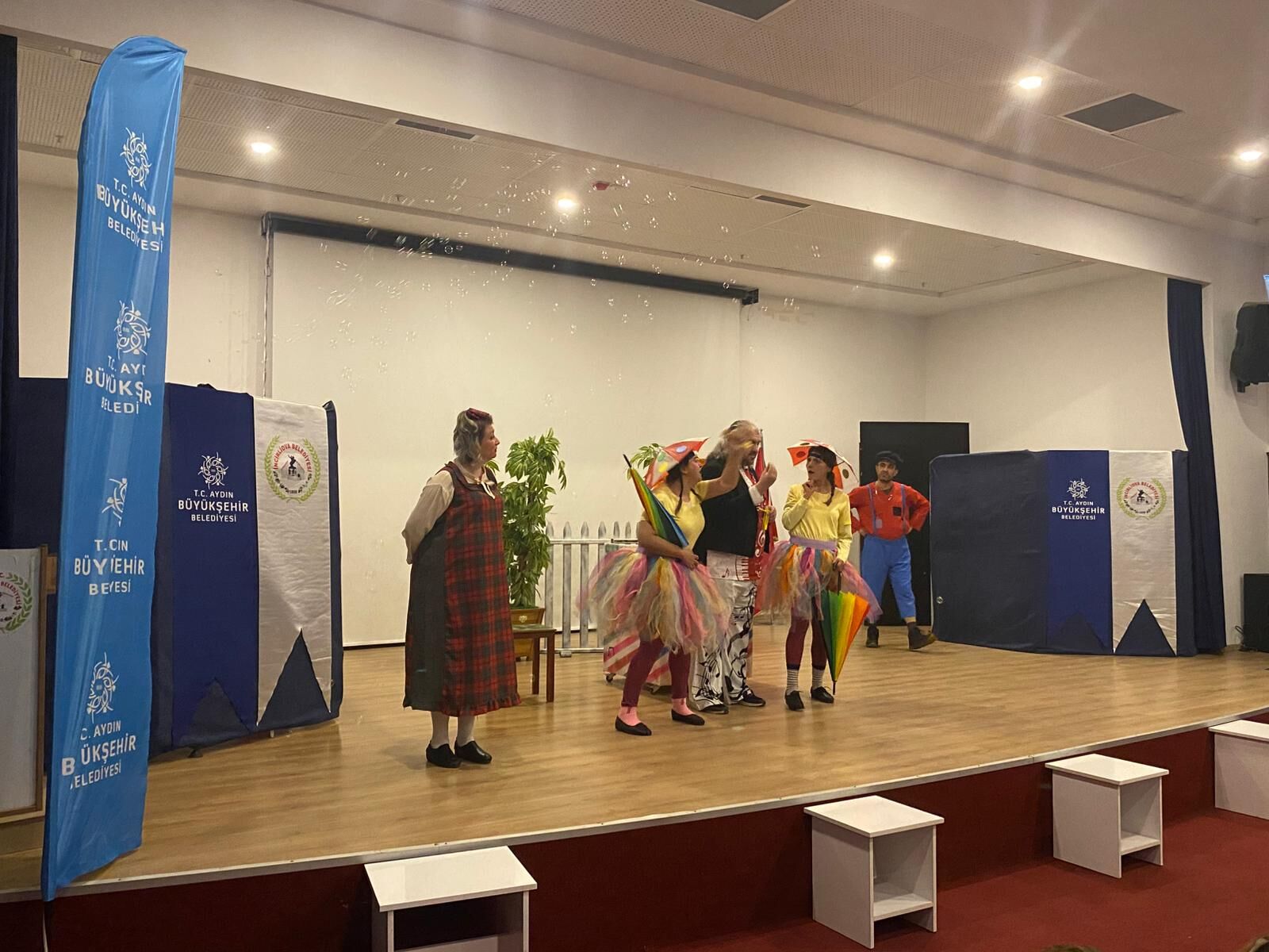 Başkan Çerçioğlu İncirliova’da Çocukları Tiyatro Ile Buluşturdu (1)