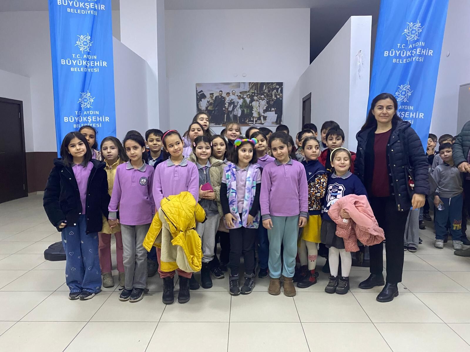 Başkan Çerçioğlu İncirliova’da Çocukları Tiyatro Ile Buluşturdu (4)