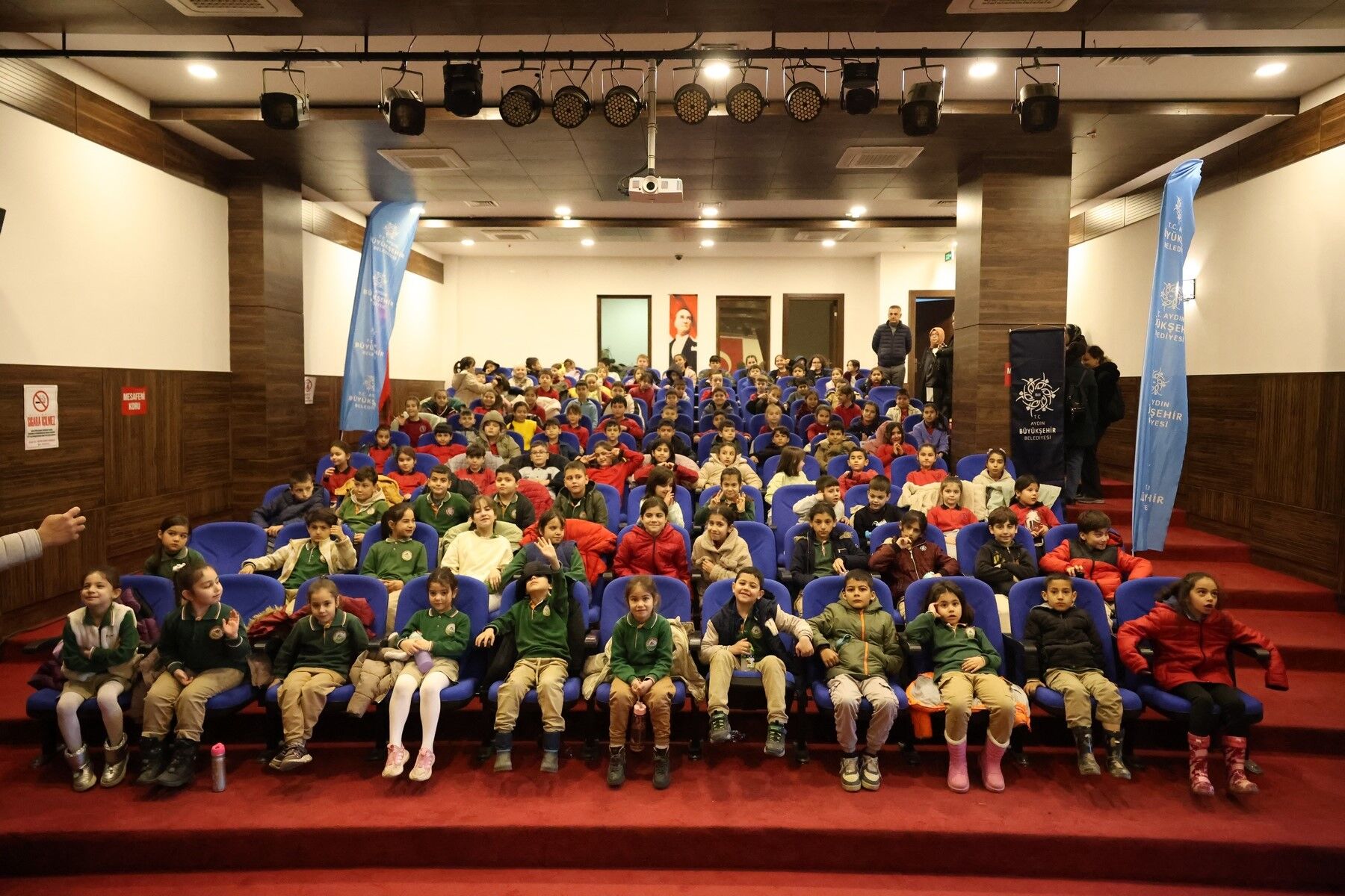 Başkan Çerçioğlu Koçarlı'da Minikleri Tiyatro Ile Buluşturdu (2)