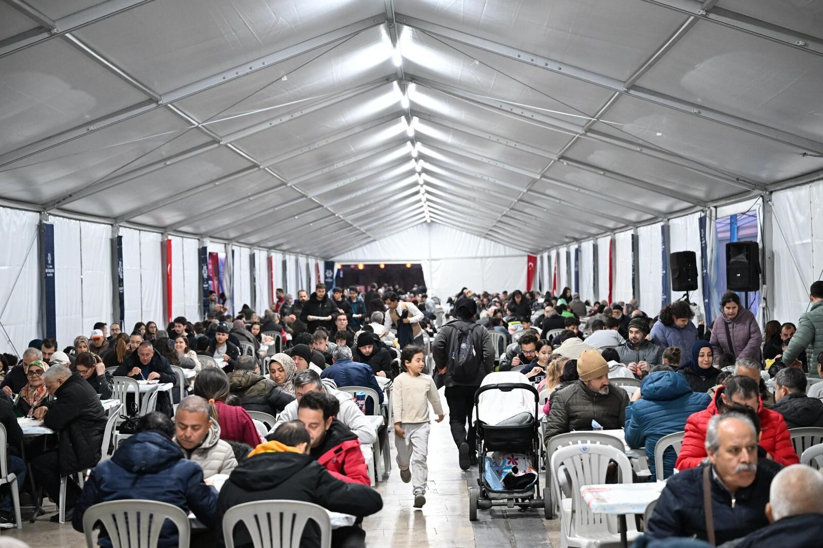 Başkan Çerçioğlu Orucunu Aydınlılar Ile Birlikte Açtı, Vatandaşlar Yoğun Ilgi Gösterdi (1)