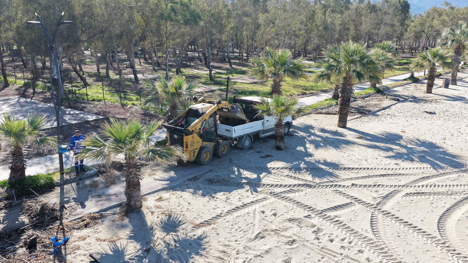 Başkan Çerçioğlu Talimat Verdi, Kuşadası Sevgi Yolu Pırıl Pırıl Oldu (7)