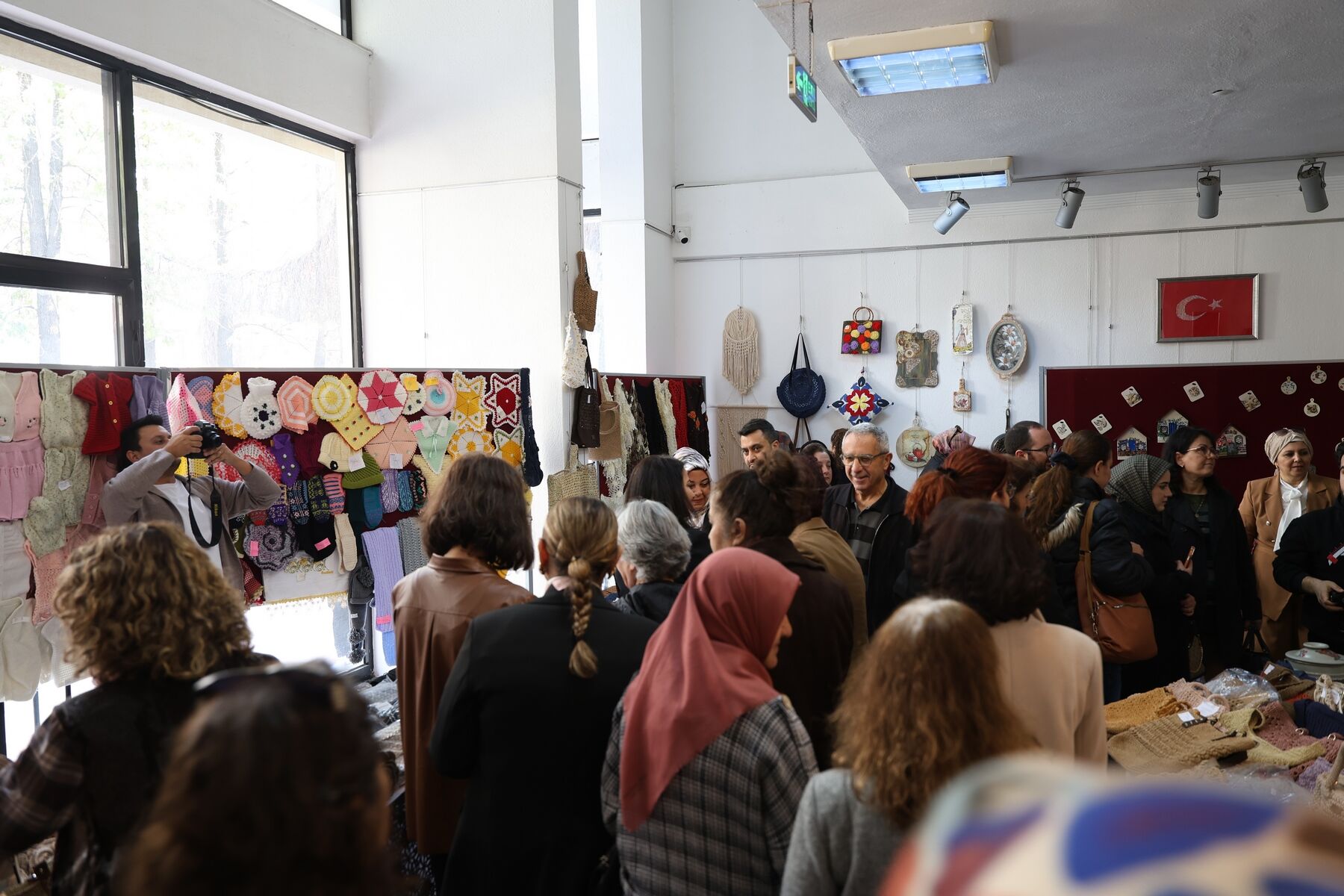 Başkan Çerçioğlu’ndan 8 Mart Dünya Kadınlar Günü’nde “Kadının İzi” Sergisi (5)