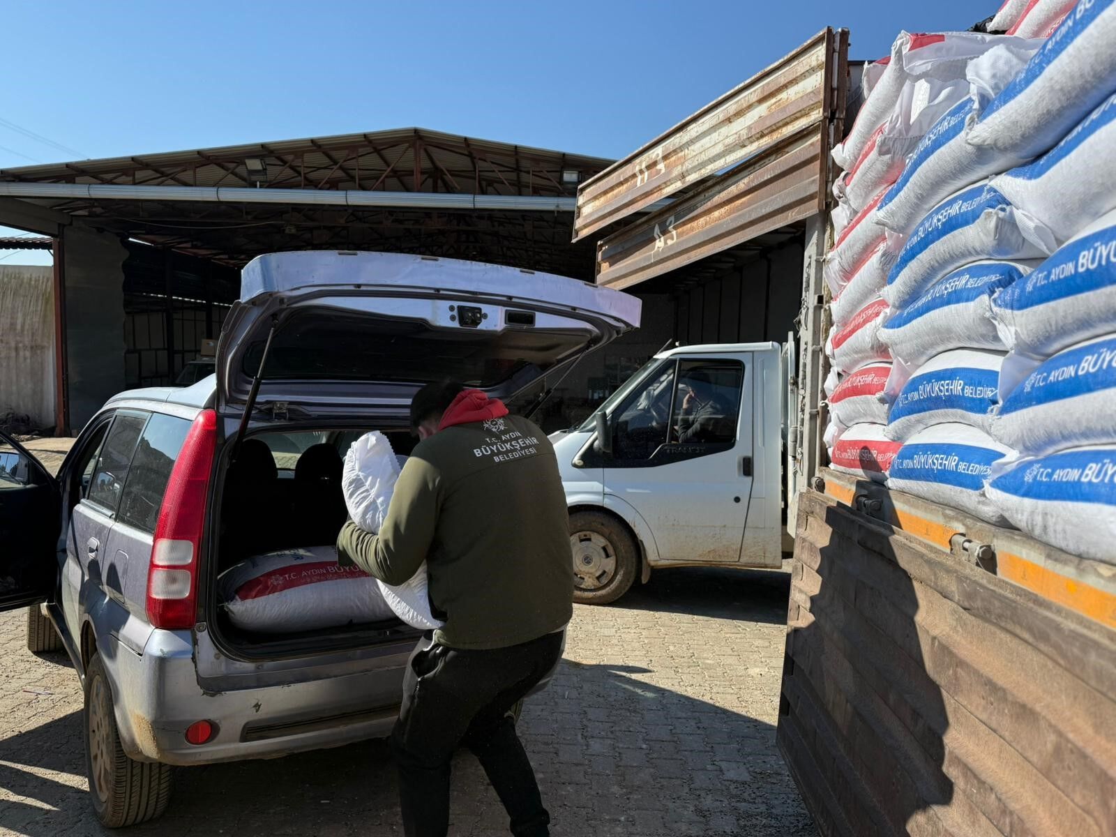 Başkan Çerçioğlu'ndan Karacasu'da Küçük Üreticilere Yem Desteği (2)