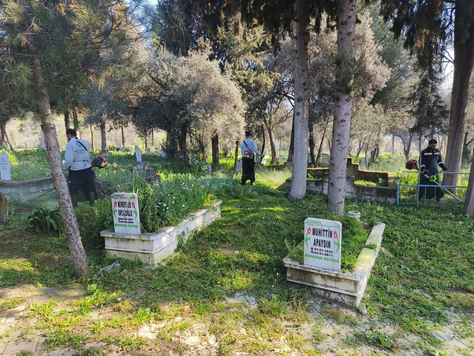 Başkan Çerçioğlu’ndan Mezarlıklarda Ramazan Bayramı Öncesi Temizlik Çalışması (2)