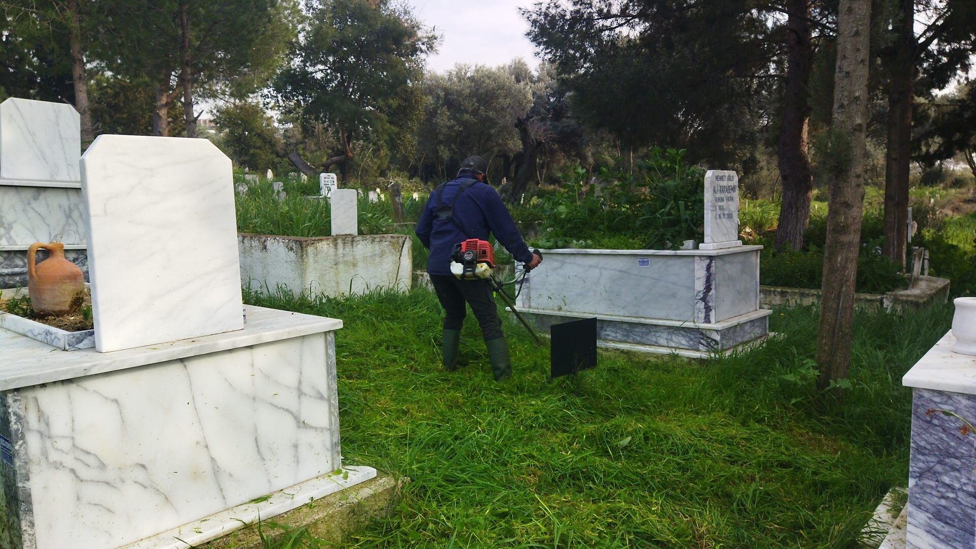 Başkan Çerçioğlu’ndan Mezarlıklarda Ramazan Bayramı Öncesi Temizlik Çalışması (4)