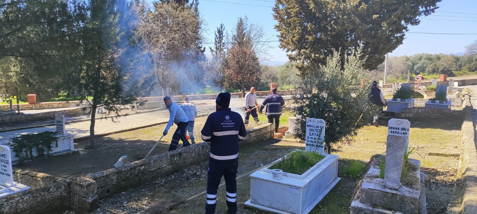 Başkan Çerçioğlu’ndan Mezarlıklarda Ramazan Bayramı Öncesi Temizlik Çalışması (6)
