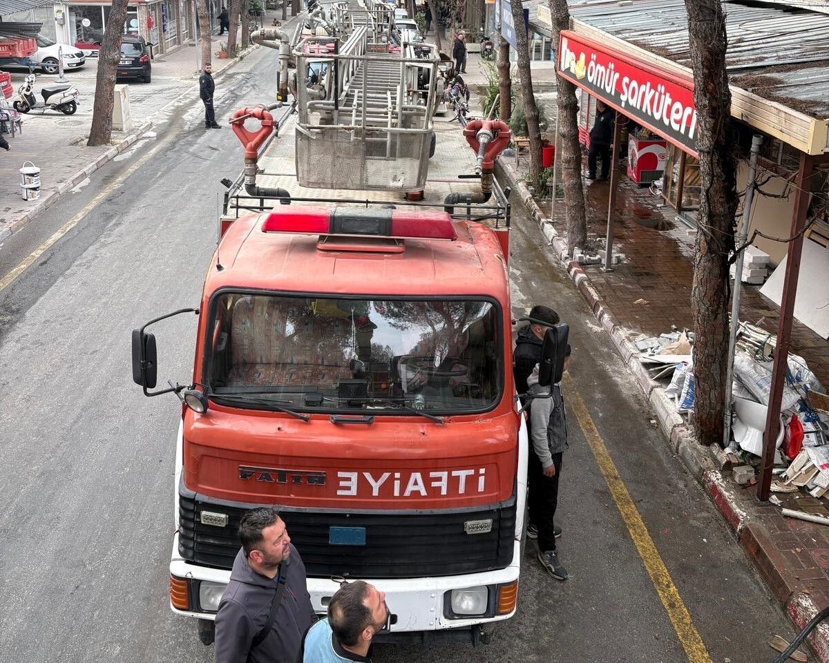 Buharkent’te Iş Yeri Yangını (1)