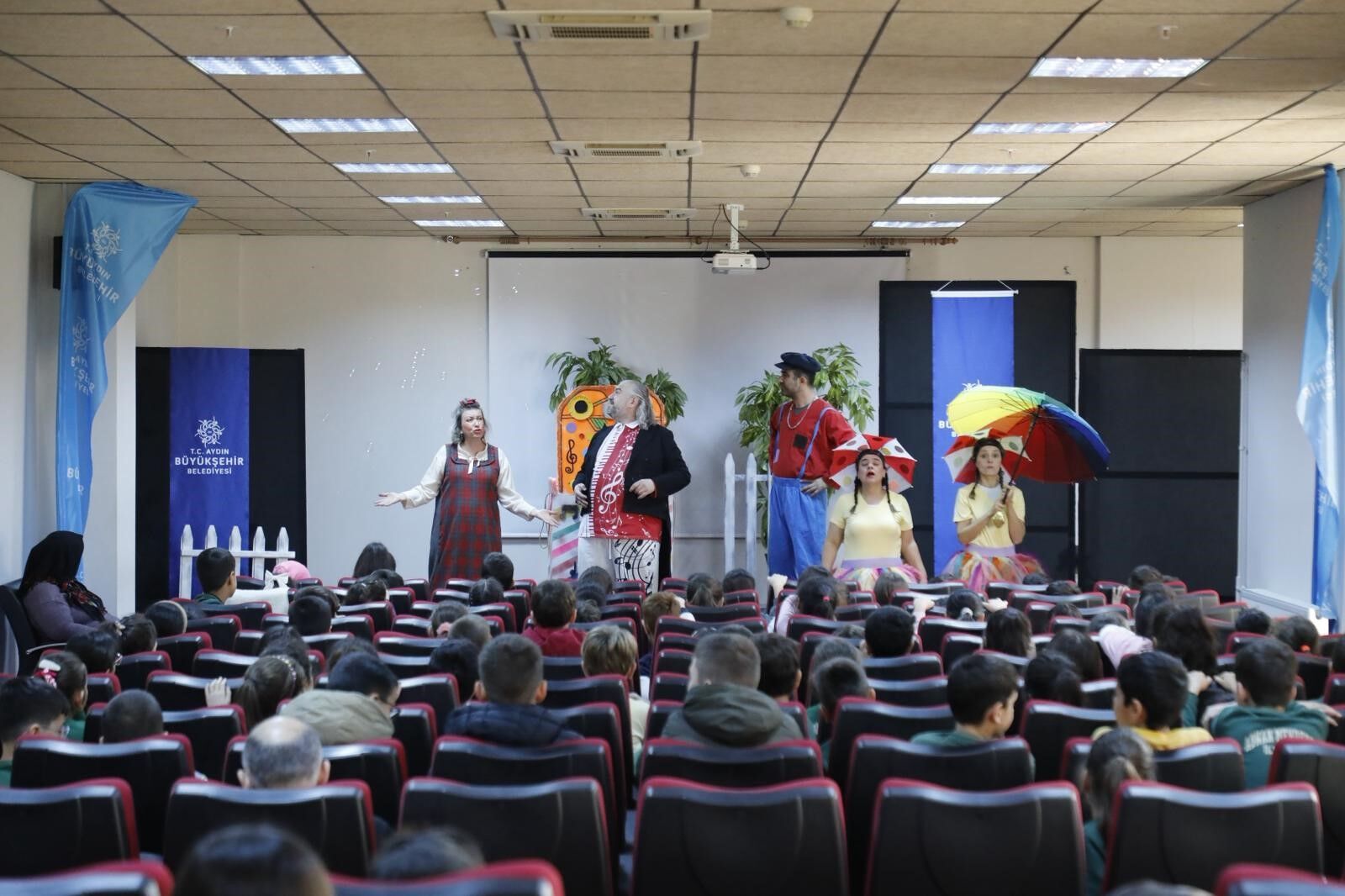 Büyükşehir, Köşklü Minikleri Tiyatroyla Buluşturdu (3)