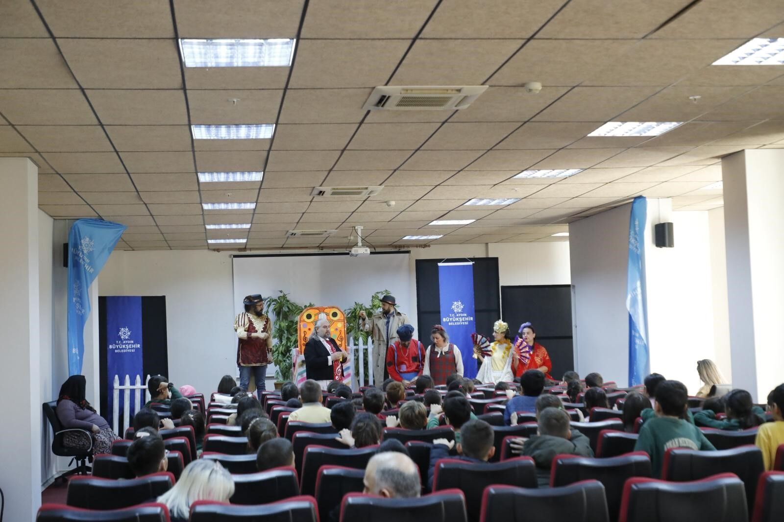 Büyükşehir, Köşklü Minikleri Tiyatroyla Buluşturdu (4)