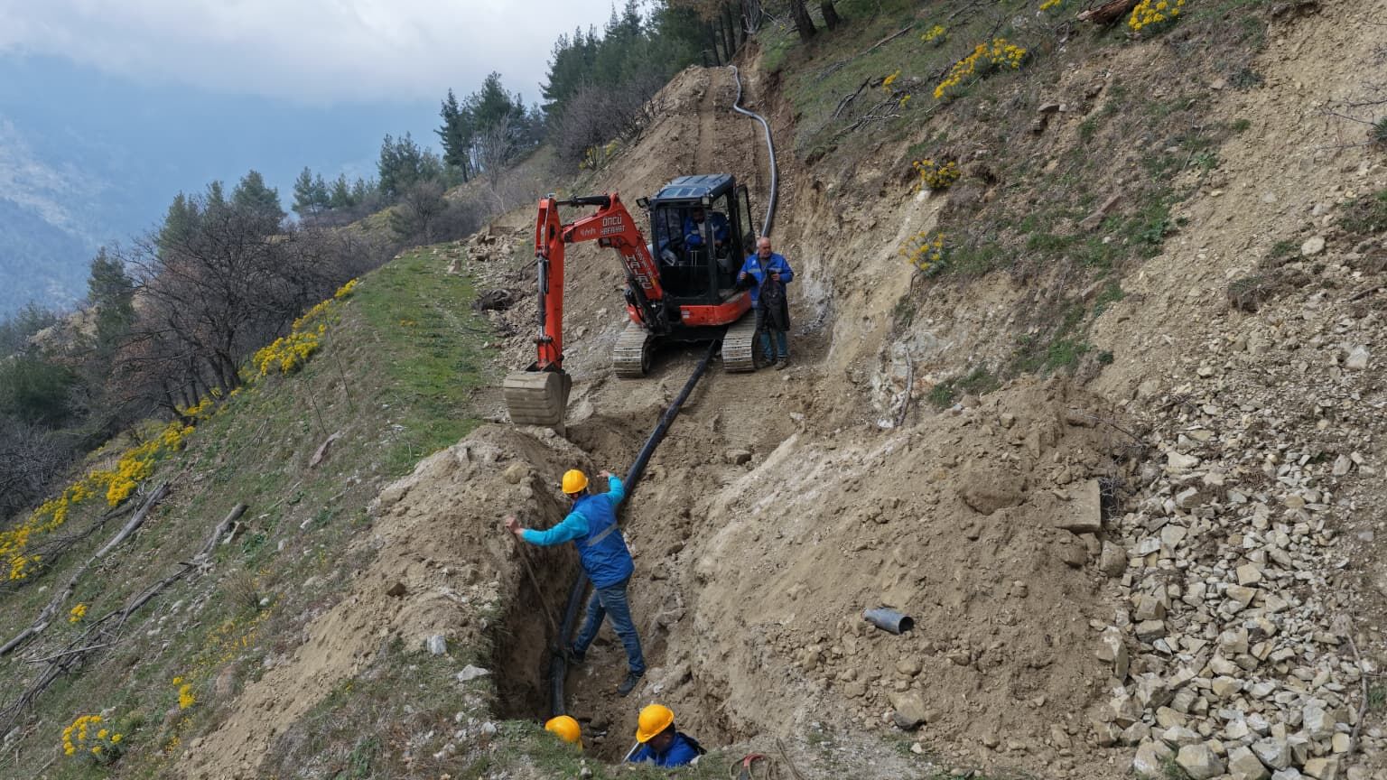 İyi Ki Çerçioğlu Var.. Büyükşehir Ekipleri Dağ Tepe Demeden Çalışmalara Devam Ediyor (1)