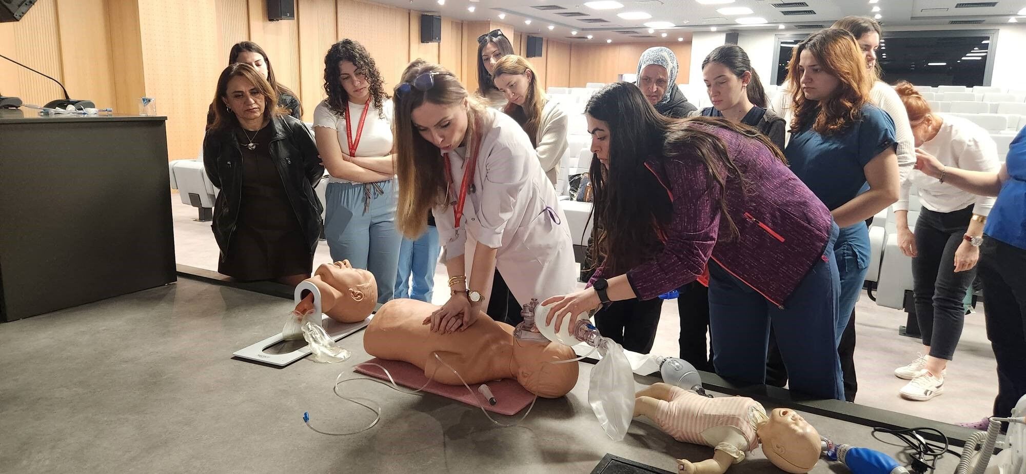 Aydın Şehir Hastanesi'nde Çocuk Acil Ekiplerine Kritik Eğitim (5)