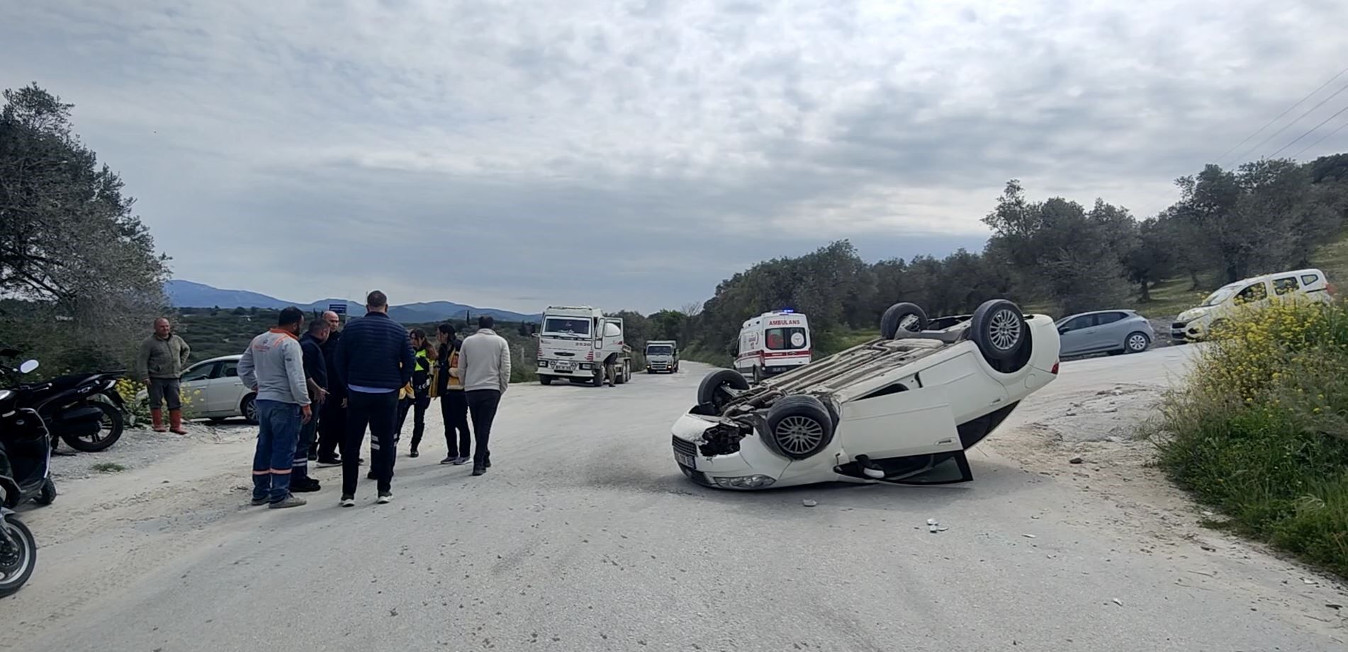 Aydın’da 80 Yaşındaki Sürücü Takla Atan Araçtan Sağ Çıktı (2)
