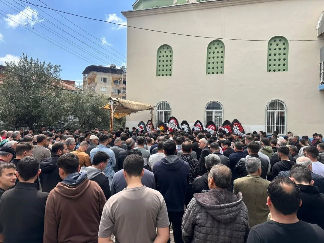 Aydın’da Gözyaşları Sel Oldu, 15 Yaşındaki Egemen Son Yolculuğuna Uğurlandı (5)