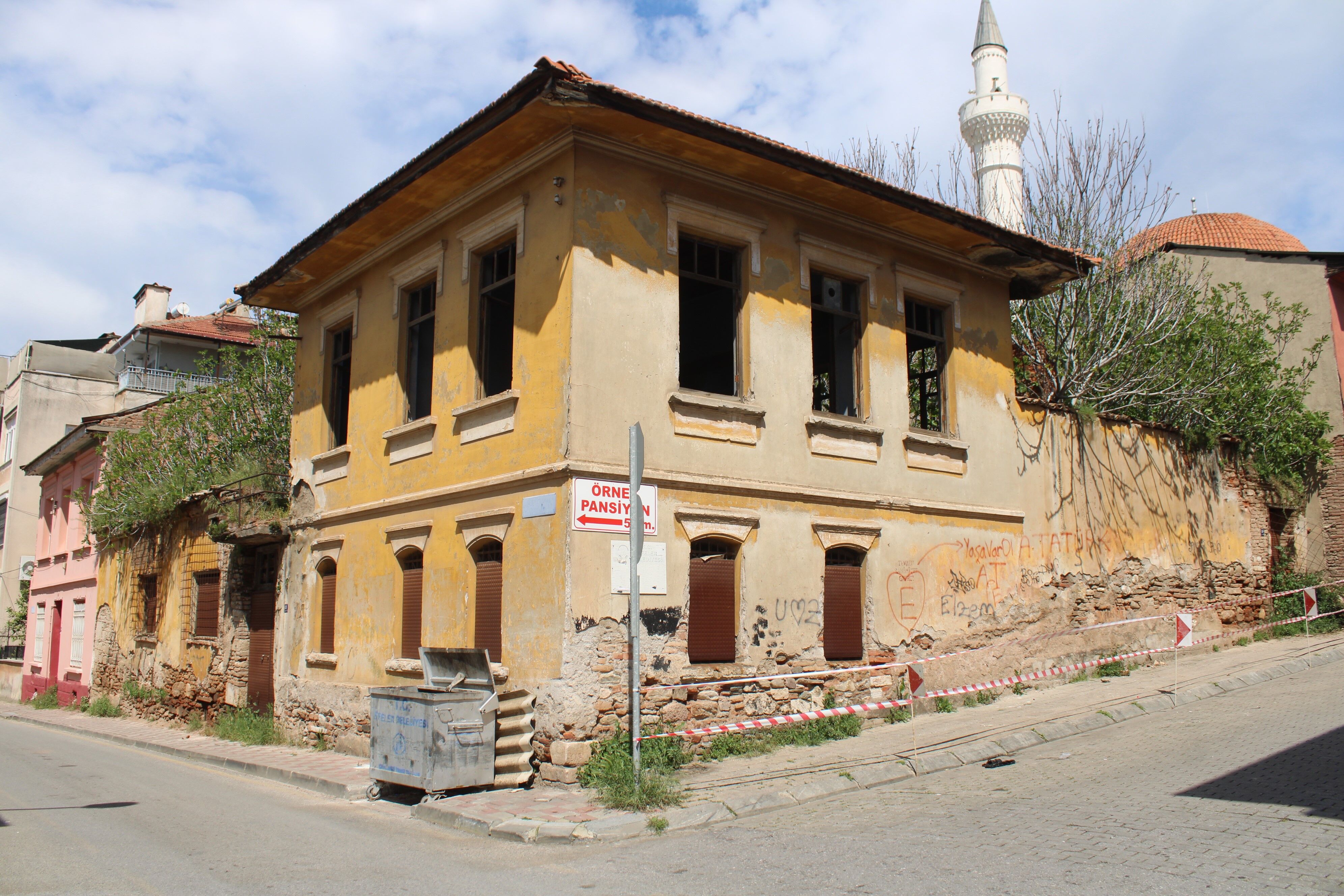 Aydın’da Tarihi Konağın Duvarı Yıkılınca Gerçek Ortaya Çıktı (8)