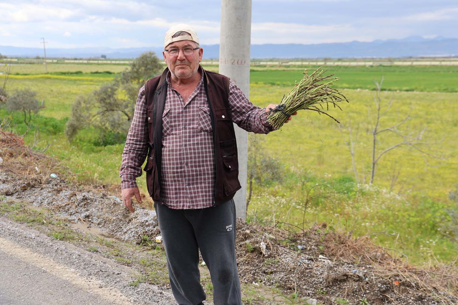 Aydın’da Topladığı Kedirgen Ve Sarmaşıkları Ihtiyaç Sahiplerine Dağıtıyor (1)
