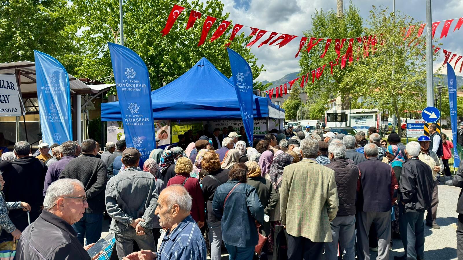 Başkan Çerçioğlu Binlerce Fideyi Sultanhisar Ve Buharkent’te Vatandaşlarla Buluşturdu (7)