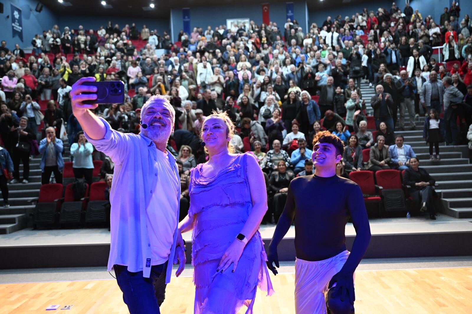 Başkan Çerçioğlu Didim Ve Nazilli’de Vatandaşları Tiyatroyla Buluşturdu (2)