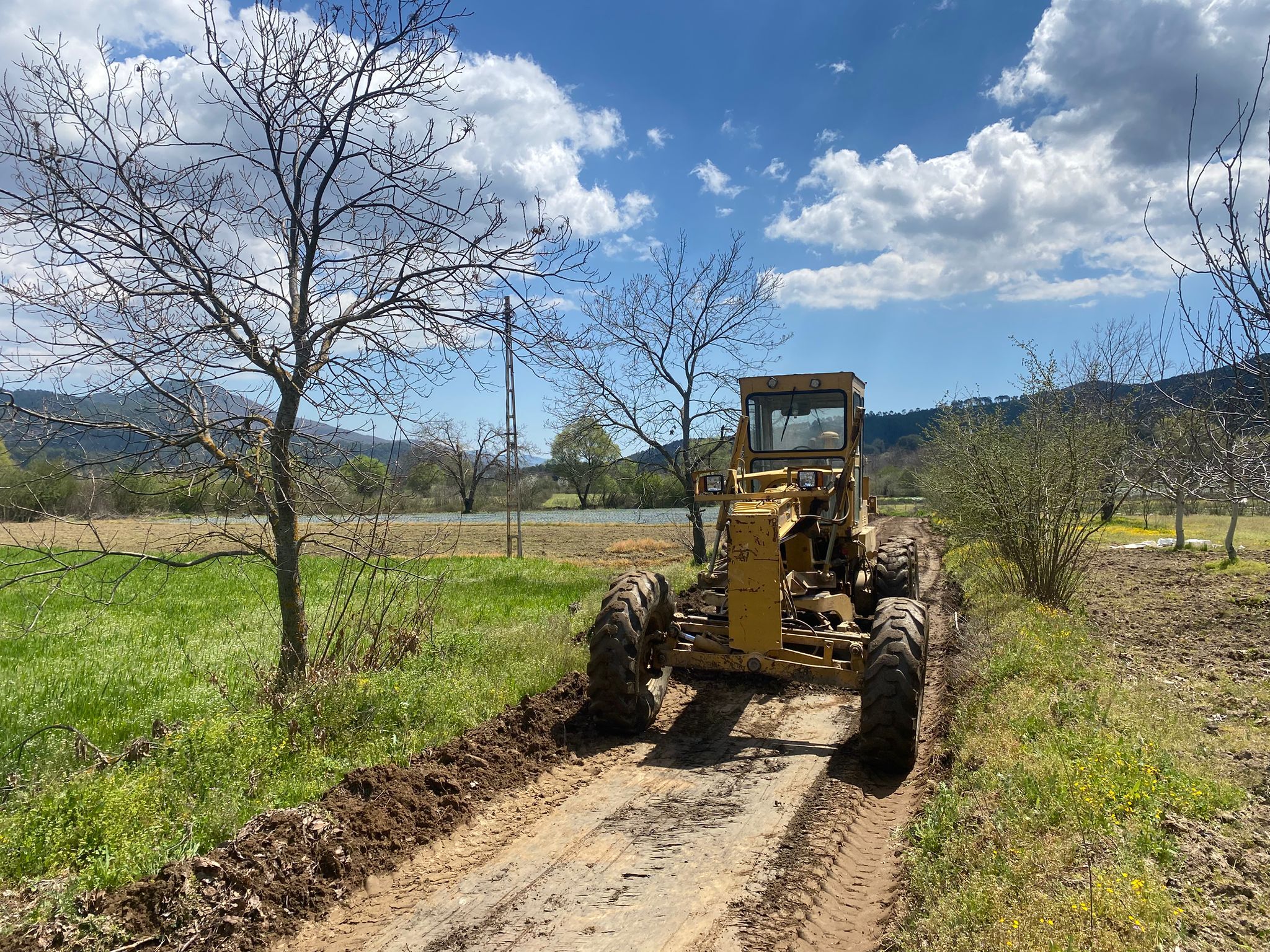 Başkan Çerçioğlu Ile Hizmet Yağmuru Devam Ediyor.. Çok Sayıda Noktada Eş Zamanlı Çalışma (5)