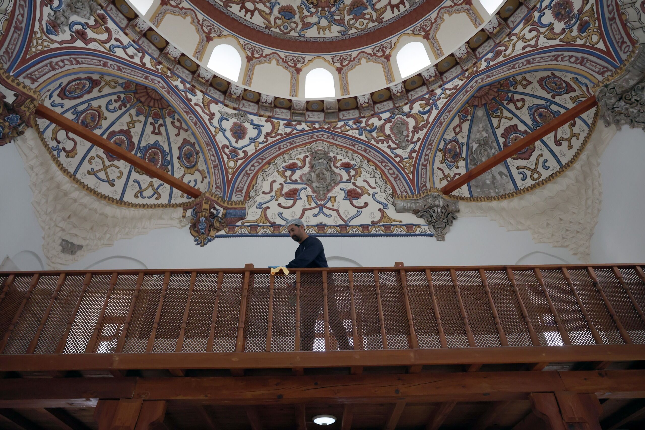 Başkan Çerçioğlu’nun Öncülüğünde Camilerde Temizlik Çalışmaları Sürüyor (2)