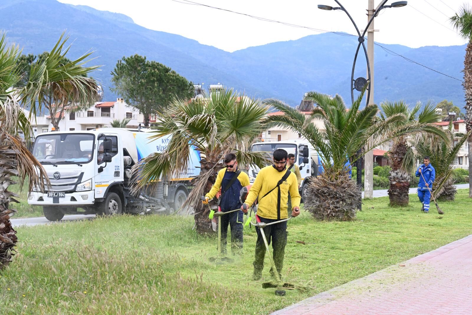 Başkan Çerçioğlu’nun Öncülüğünde Kuşadası’nın Dört Bir Yanında Çalışmalar Devam Ediyor (4)