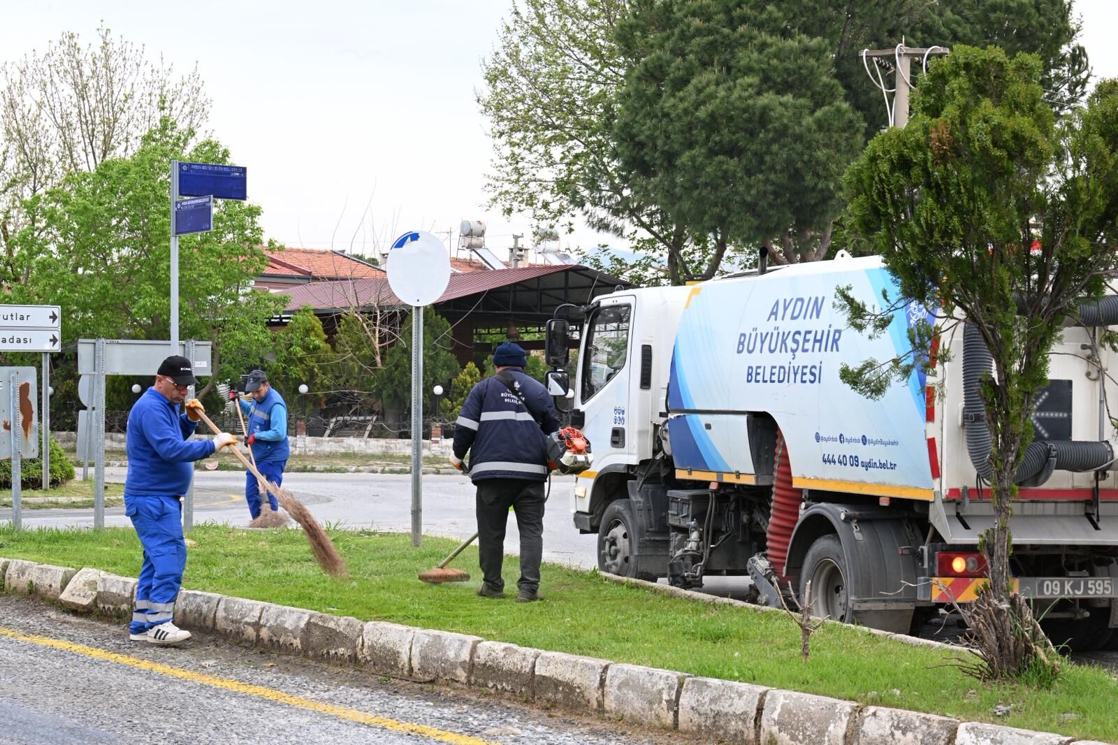 Başkan Çerçioğlu’nun Öncülüğünde Kuşadası’nın Dört Bir Yanında Çalışmalar Devam Ediyor (8)