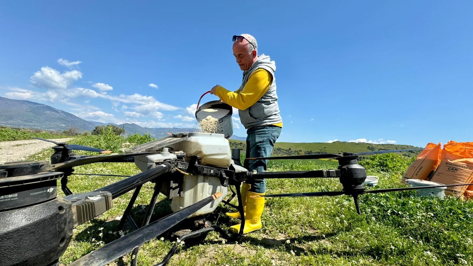 Başkan Çerçioğlu’nun Tarıma Ve Üreticilere Destekleri Sürüyor Tarlalar Drone Ile Ücretsiz Gübreleniyor (4)