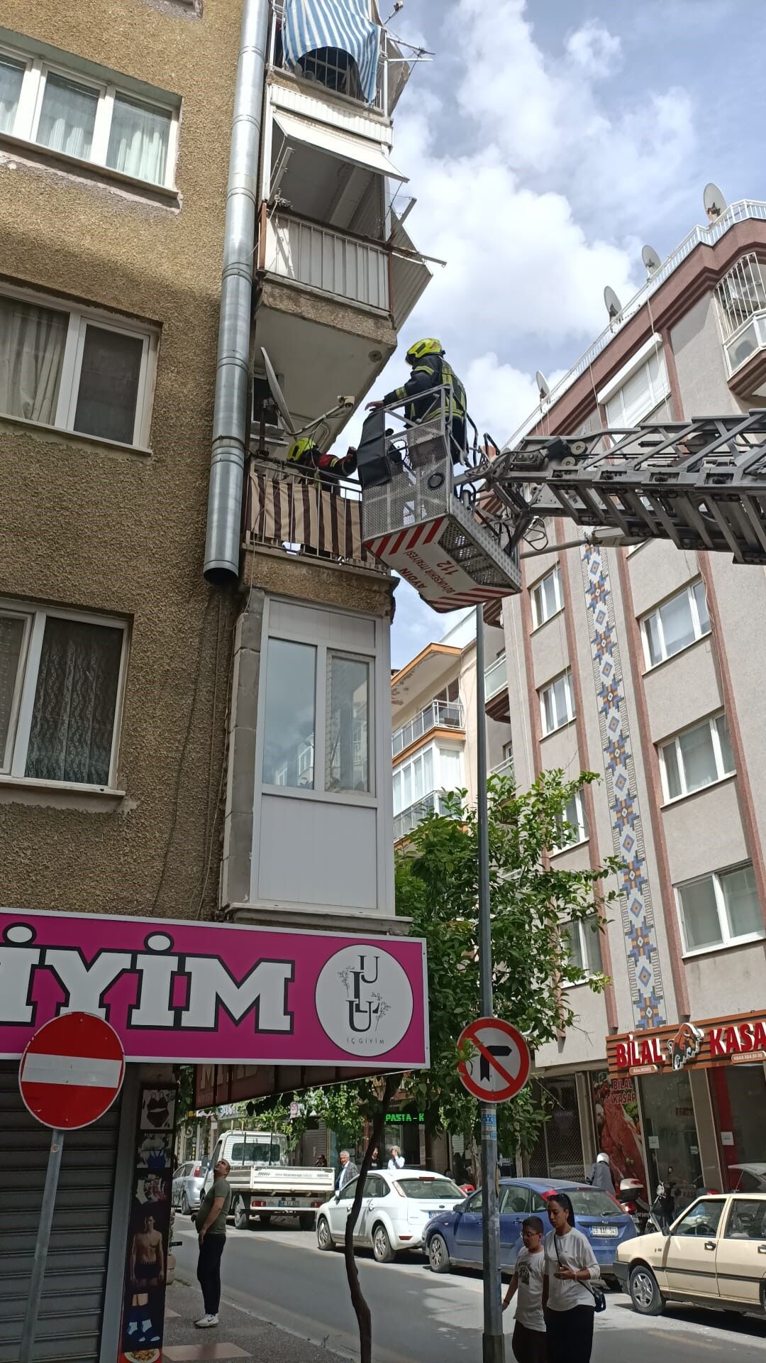 A W701079 02