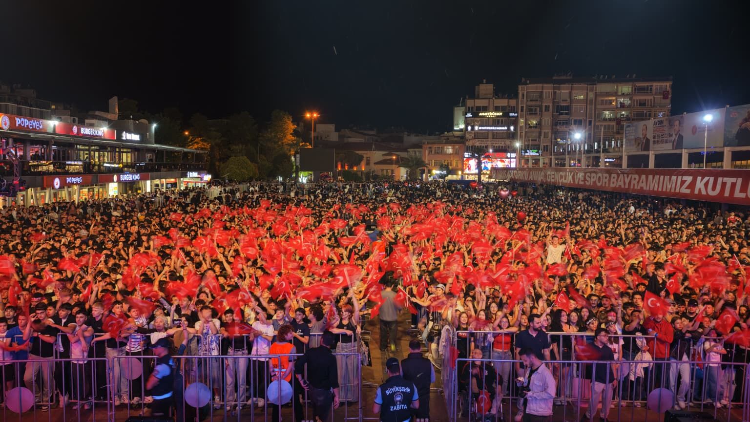 Aydın Büyükşehir Belediyesi 19 Mayıs Atatürk’ü Anma, Gençlik Ve Spor Bayramı’nı 40 Bin Aydınlıyla Kutladı (6)