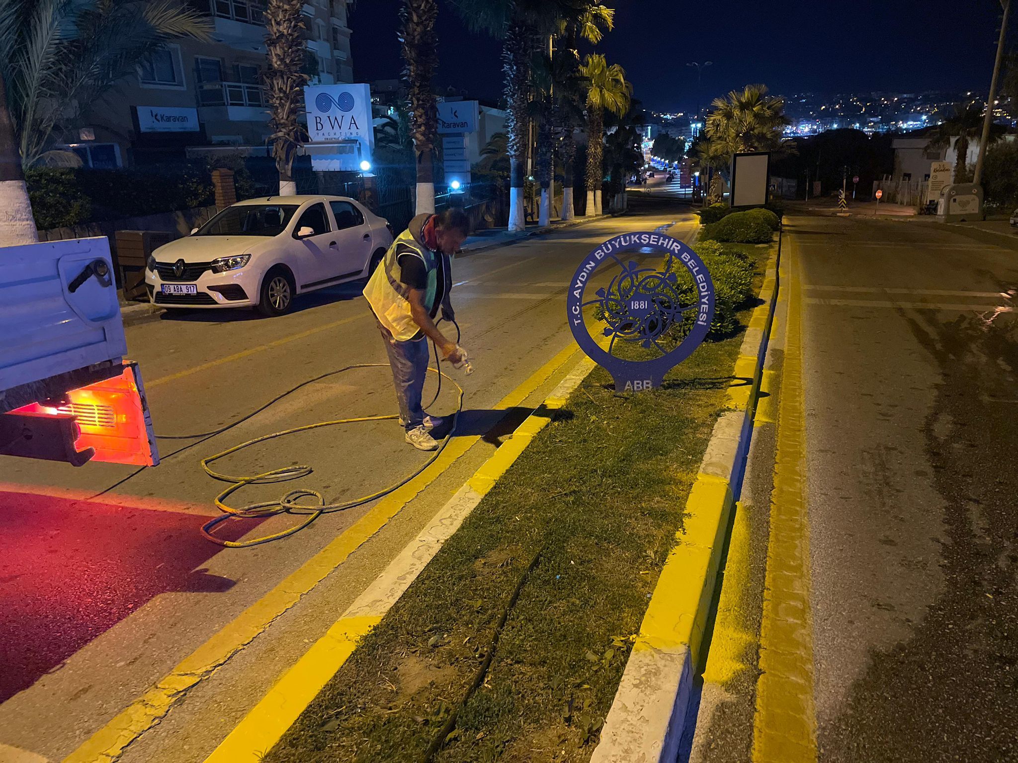 Başkan Çerçioğlu’nun Öncülüğünde Kuşadası’nda Çalışmalar 24 Saat Devam Ediyor (8)