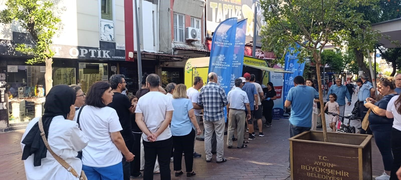 Aydın Büyükşehir'den Vatandaşlara Aşure Ikramı (5)