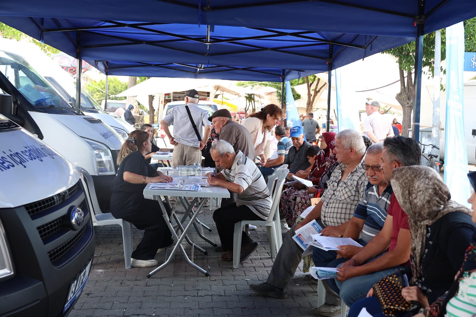 Başkan Çerçioğlu Ağız Ve Diş Sağlığı Hizmetlerini Umurlu Mahallesi’nde Vatandaşlarla Buluşturdu (1)