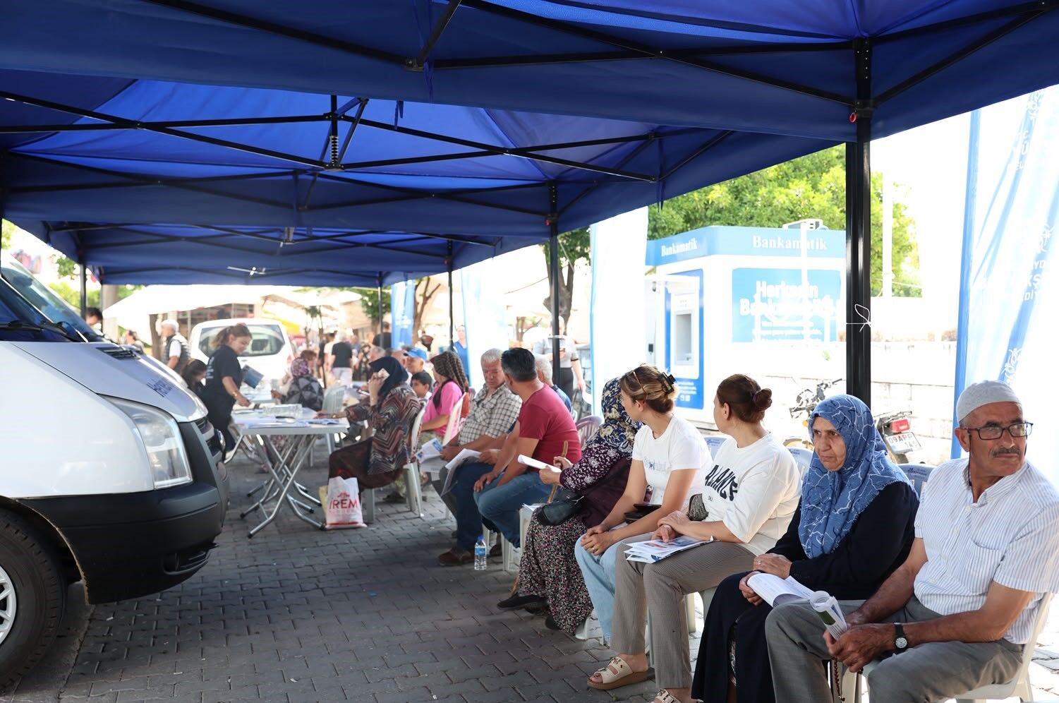 Başkan Çerçioğlu Ağız Ve Diş Sağlığı Hizmetlerini Umurlu Mahallesi’nde Vatandaşlarla Buluşturdu (2)