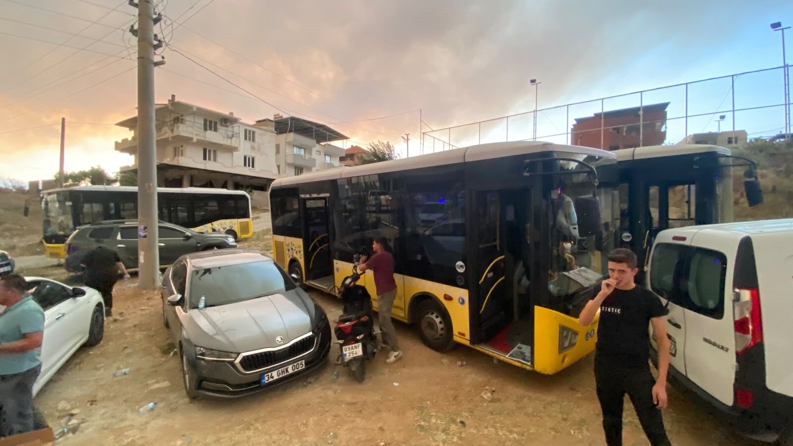 Aydın Kabusu Yaşıyor, Büyükşehir Otobüsleri Vatandaşları Tahliye Etmek Için Hazırlandı (3)