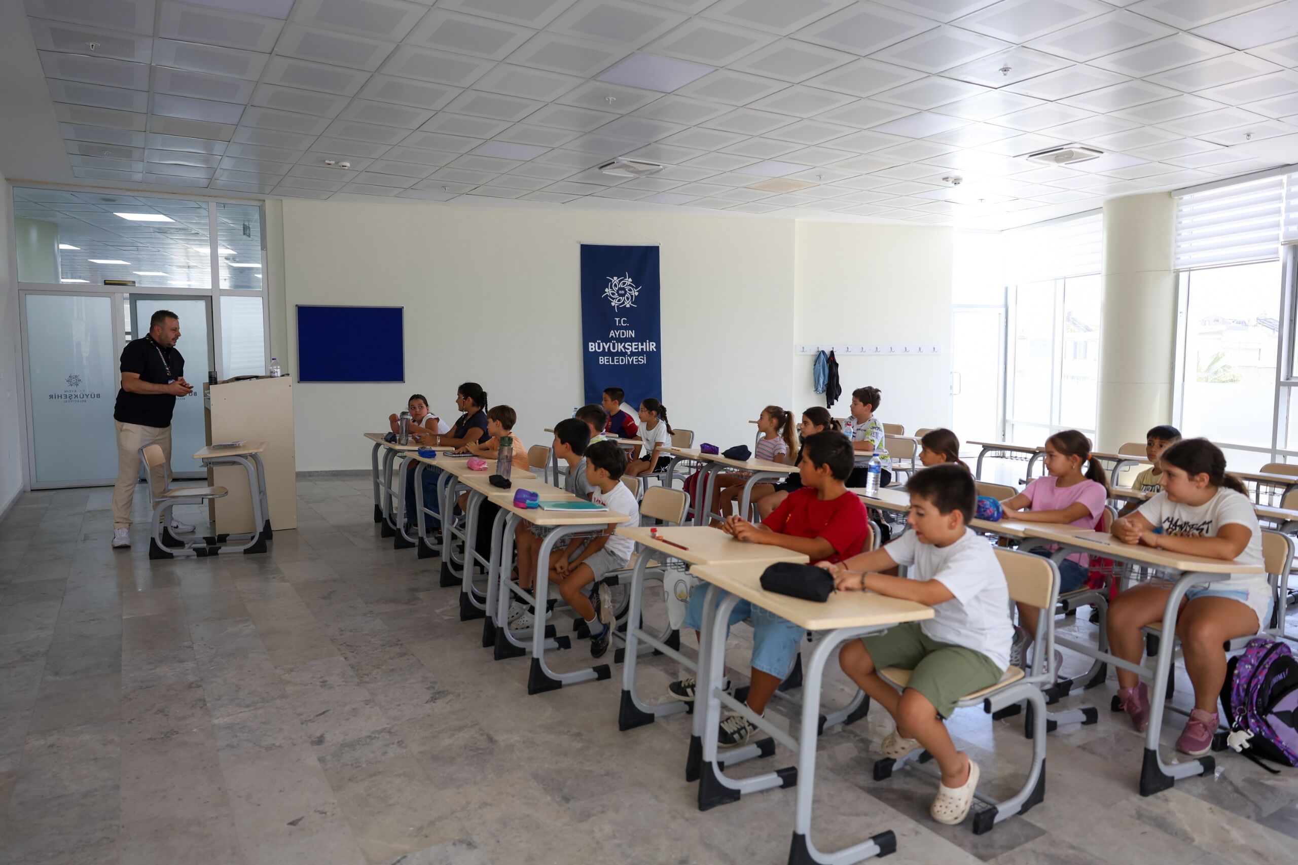 Başkan Çerçioğlu’ndan Eğitime Tam Destek Aydınlı Çocuklar Yaz Tatilini İngilizce Öğrenerek Geçiriyor (1)