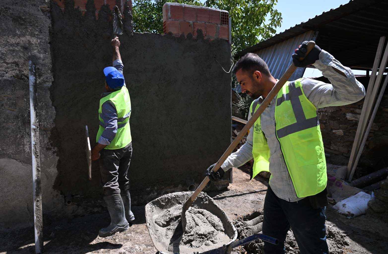 Çerçioğlu Talimat Verdi, Büyükşehir Ekipleri Ümmü Teyzenin Yardımına Koştu (5)