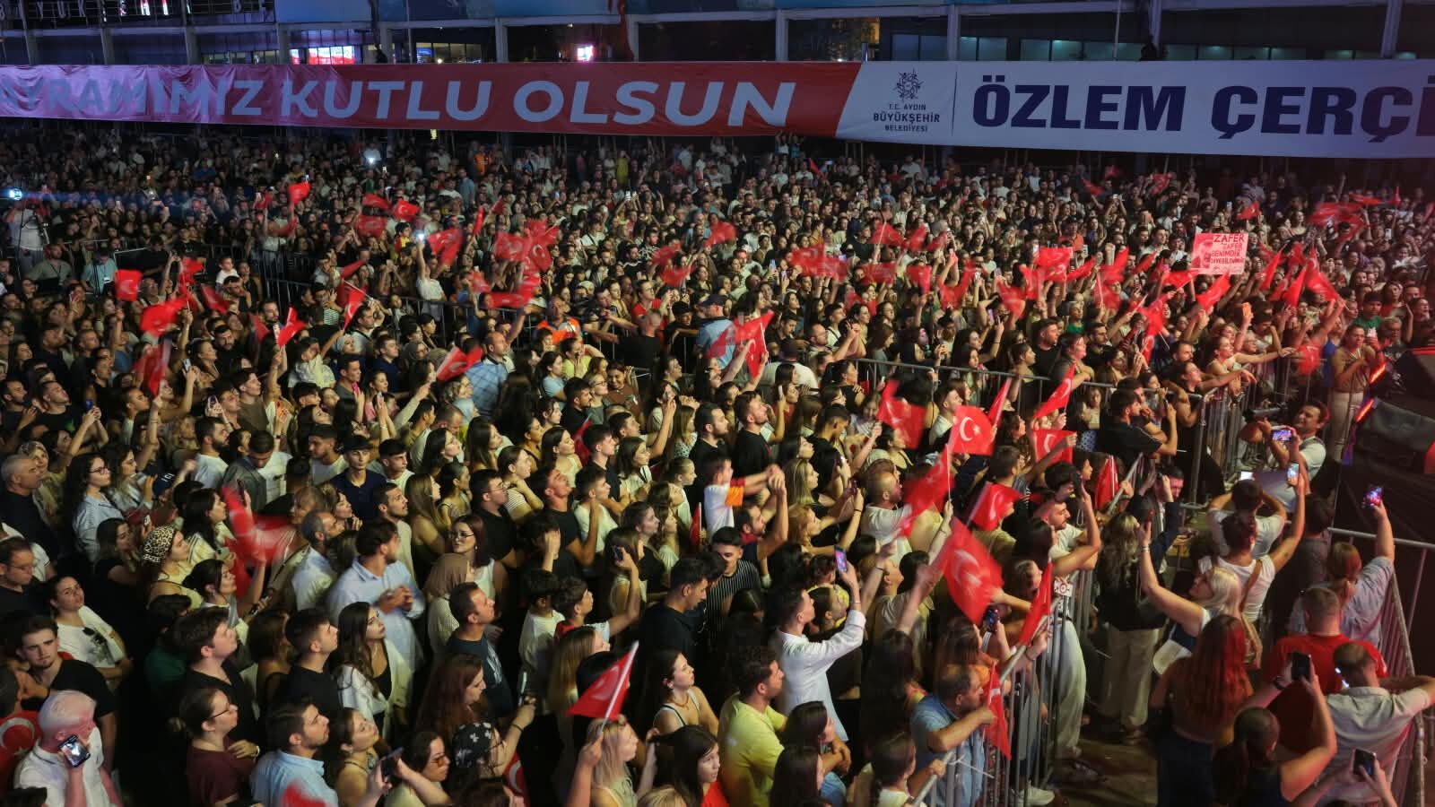 Başkan Çerçioğlu Aydınlıları 30 Ağustos Zafer Bayramı’nda Unutulmaz Kutlamalarla Buluşturdu (6)