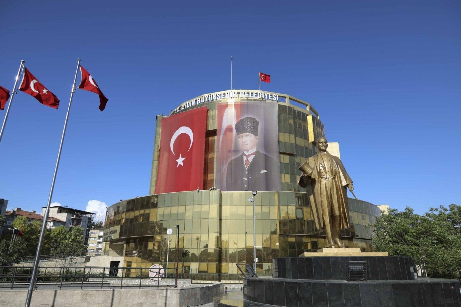 Aydın Büyükşehir Belediyesi yerel yönetimler performans araştırmasında ilk 5'te yer aldı