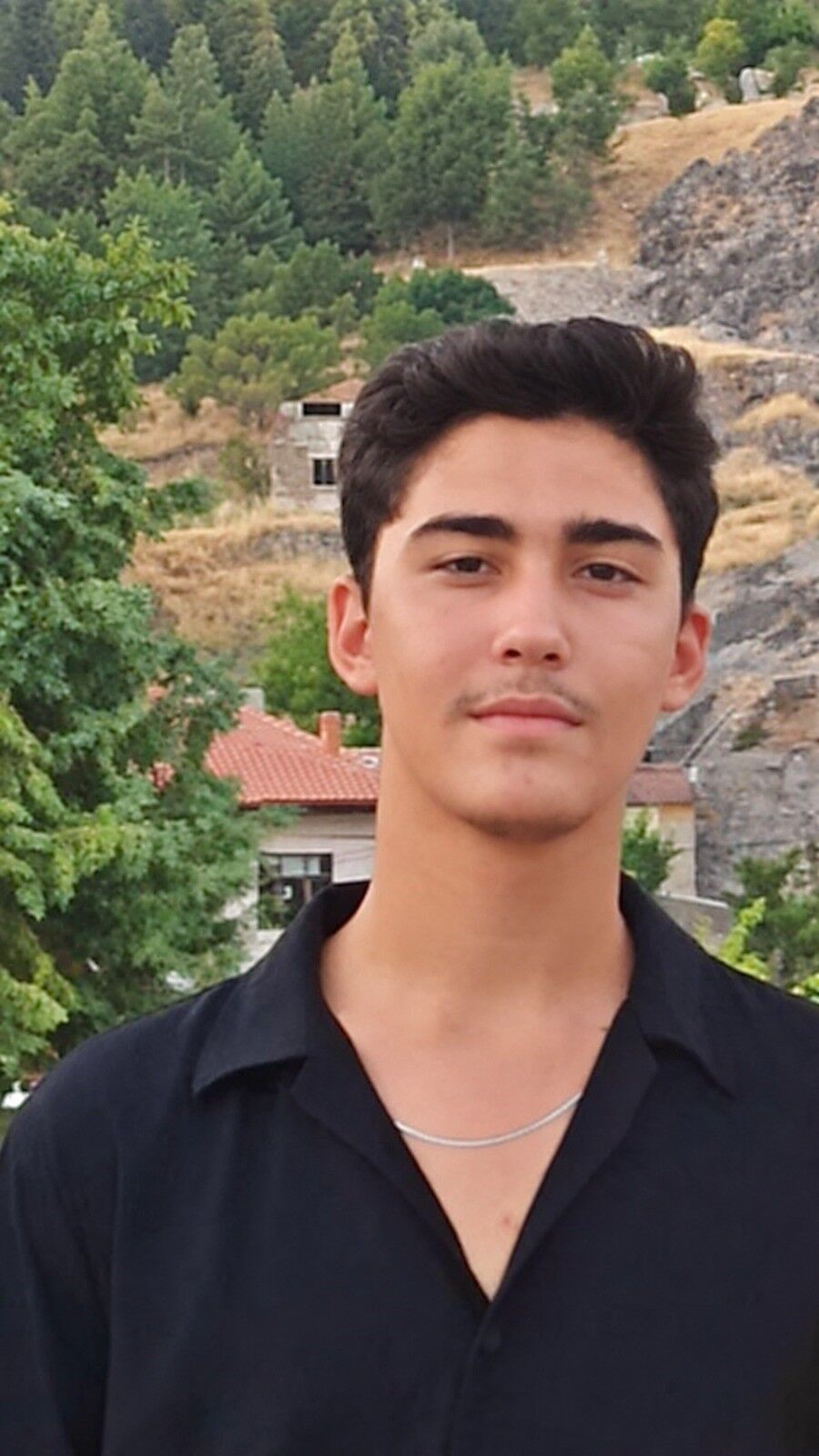 Aydın Çine’de 15 Yaşındaki Mehmet Yakınlarını Yasa Boğdu (1)