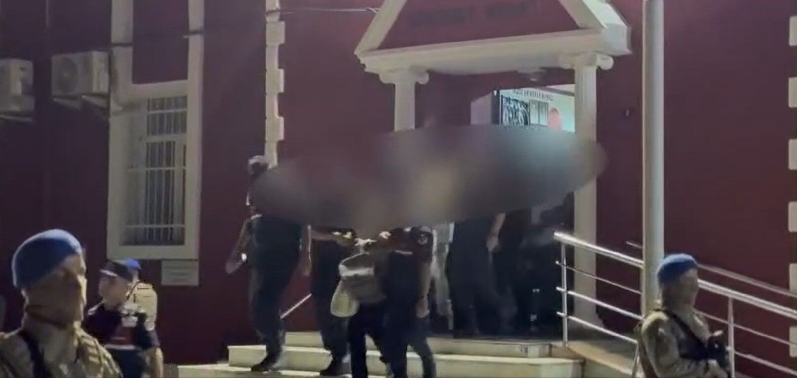 Aydın’da Zeytinyağı, Kuruyemiş Ve Hayvanları Alıp Götürmüşler (3)