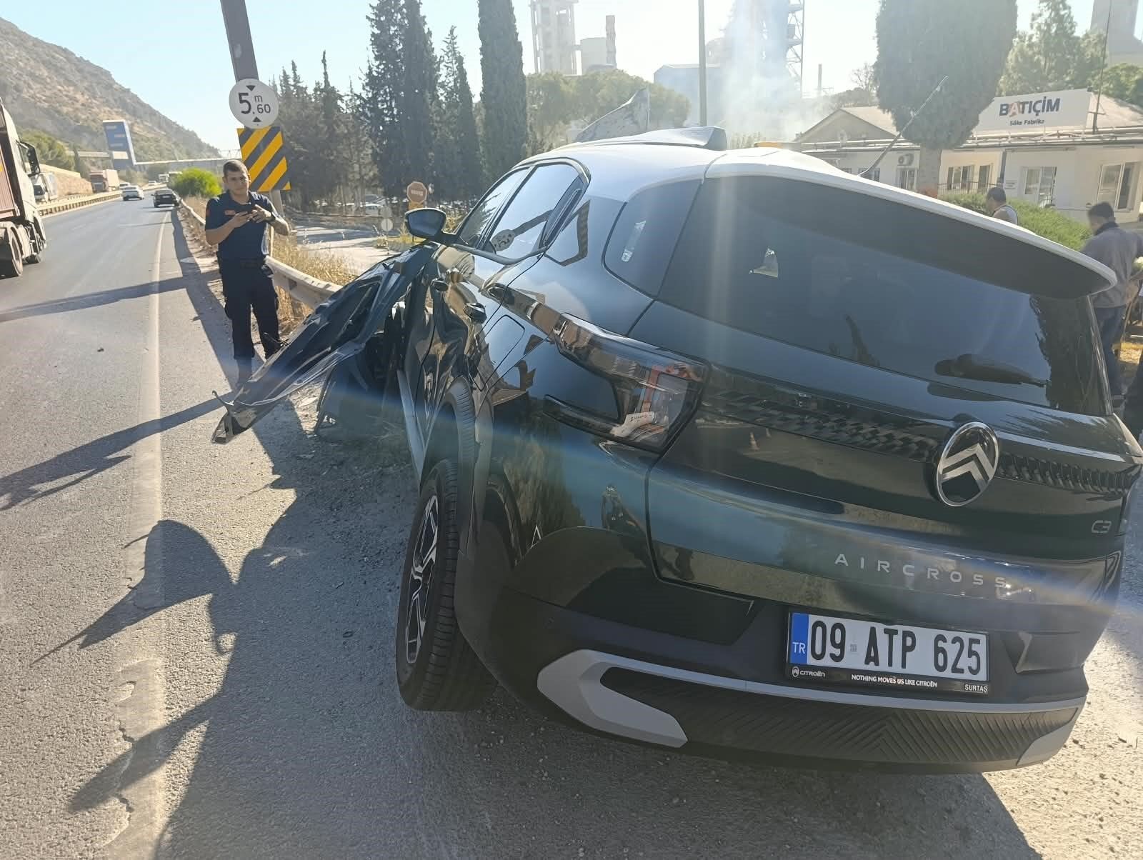 Söke’de Feci Kaza, Bariyere Çarptı (1)