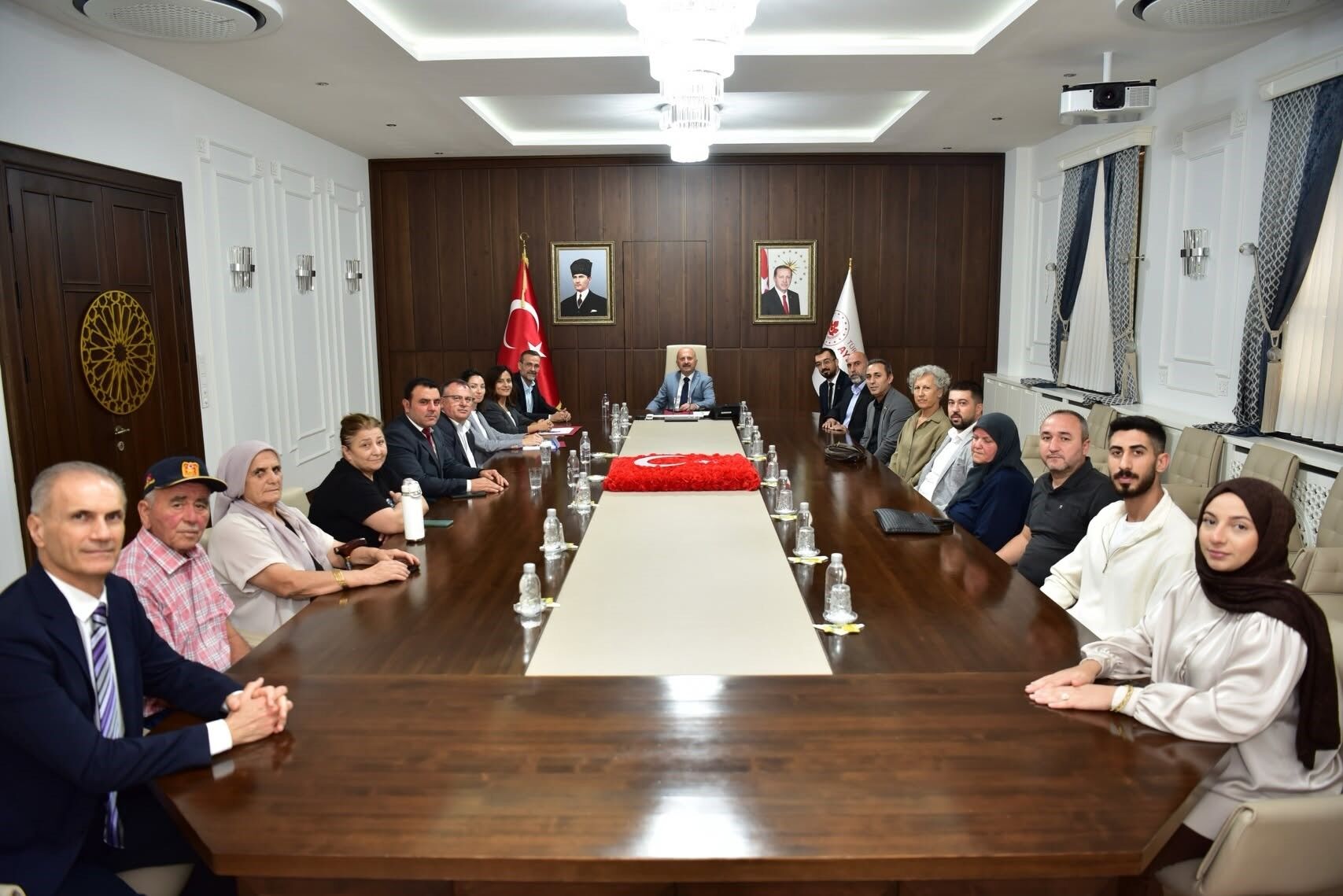 Vali Varol, şehit yakınları ve gazileri makamında ağırladı