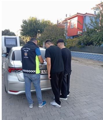 Aydın’da Sokakta Yarış Yapan Iki Sürücünün Ehliyeti Daimi Iptal Edildi (1)