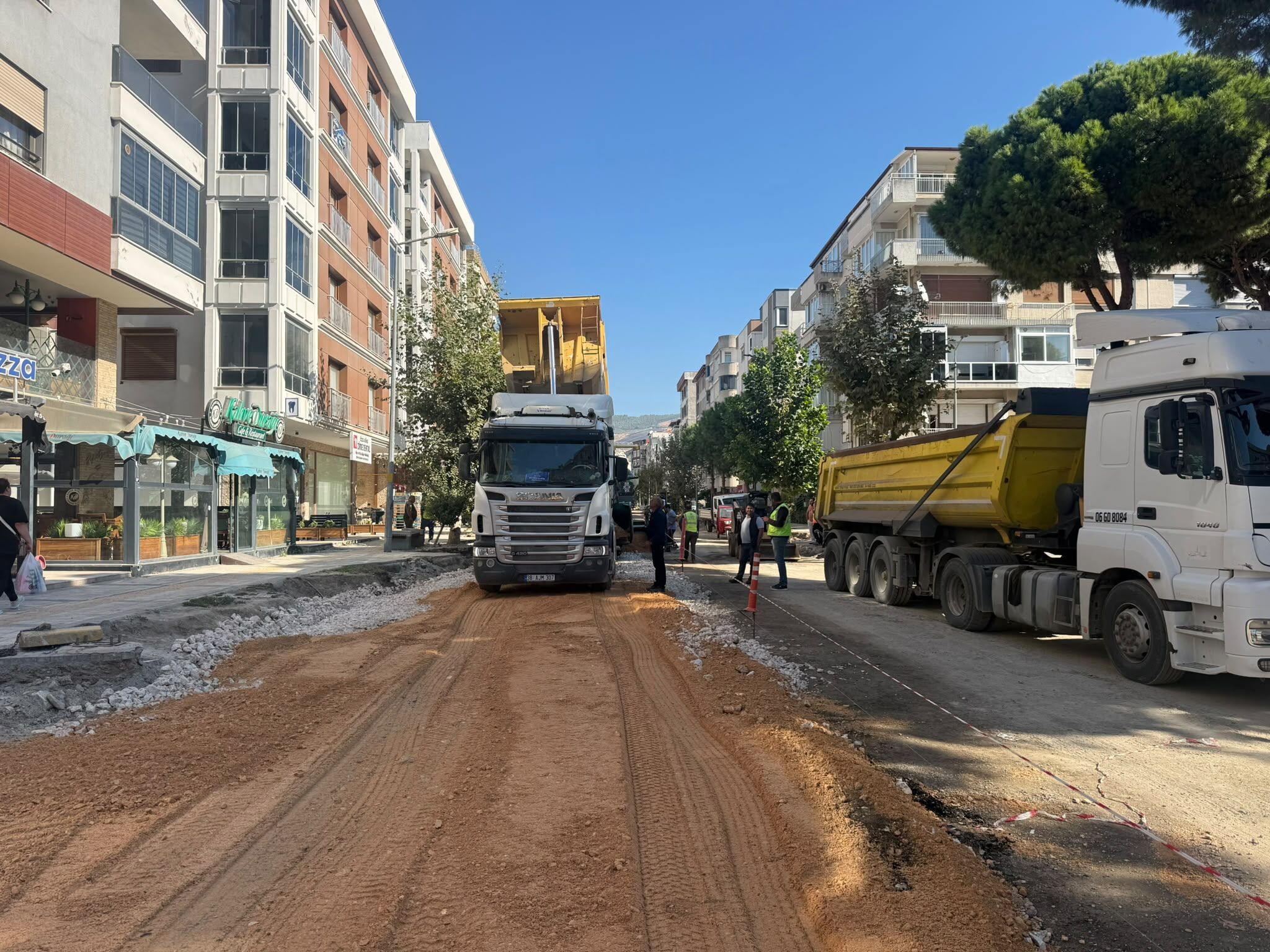 Başkan Çerçioğlu Aydın’ın dört bir yanında yol yapım ve yenileme çalışmalarını sürdürüyor